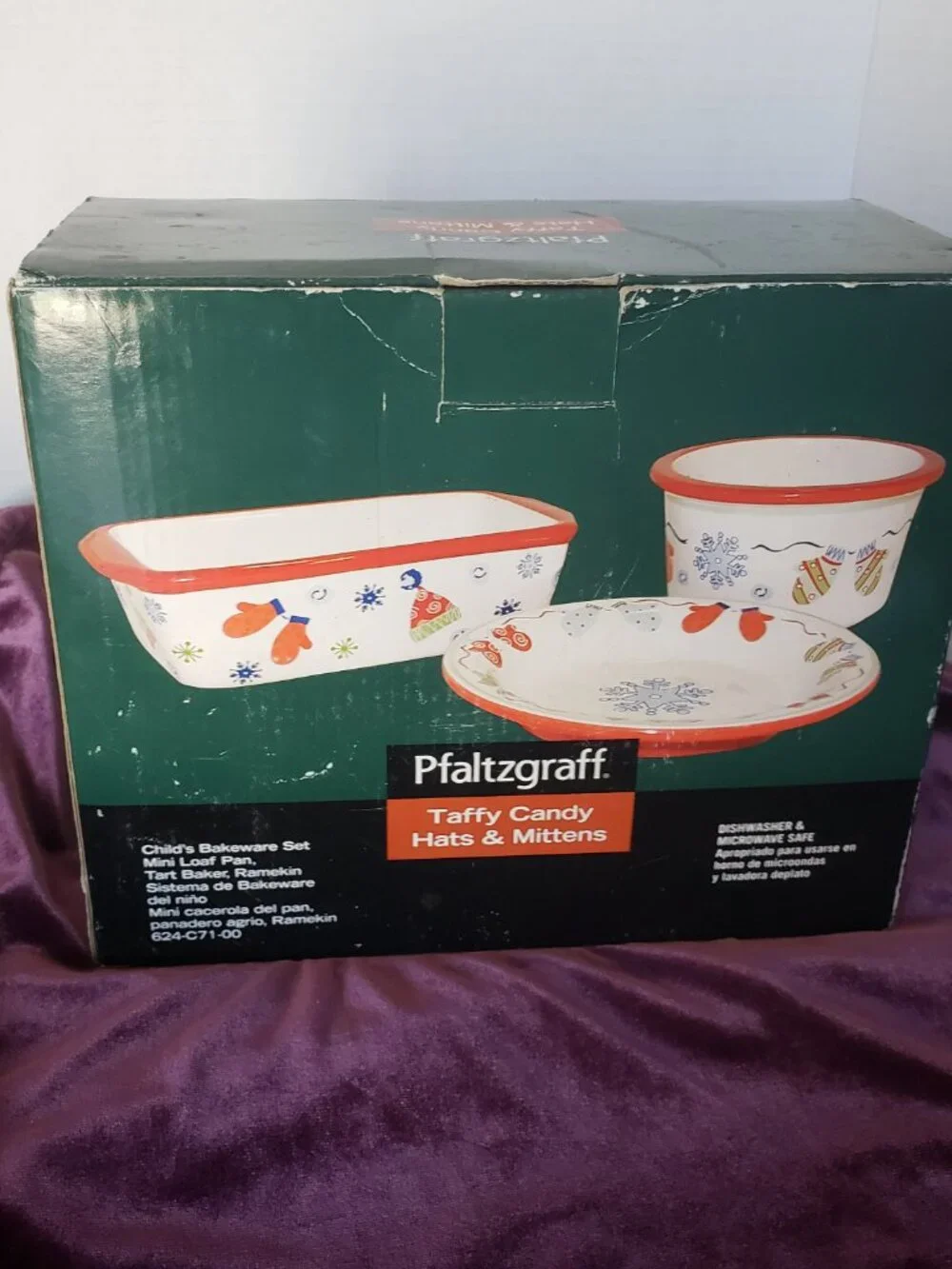Pfaltzgraff Taffy Candy Hats and Mittens Children’s Bakeware set circa 2006
